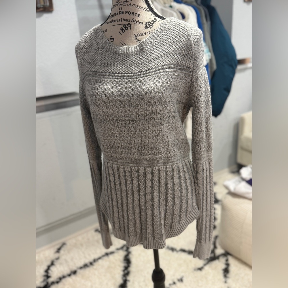 Athleta Merino Wool Blend Cable Knit Sweater Size Small - Picture 4 of 11
